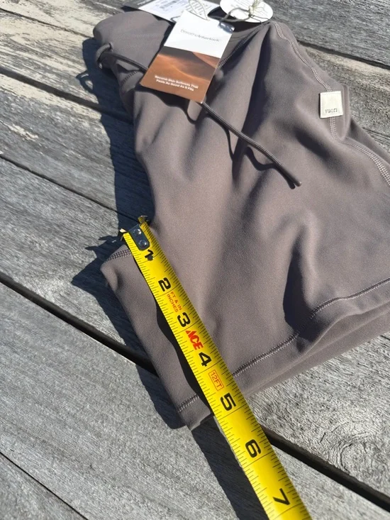 VUORI Set Lux Racerback Tank + Daily Short Set Chia Brown Size Medium NWT $113 - Picture 4 of 7